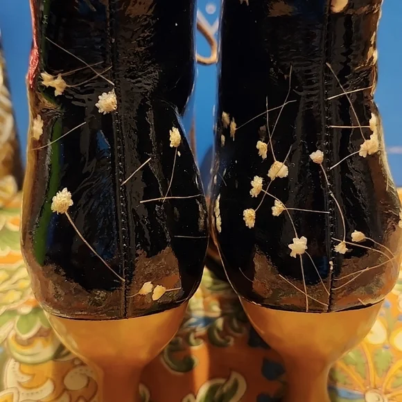 JOHN FLUEVOG Bellevue Rose Dunn Black & Gold Pressed Flowers Lace Up Ankle Boots - Picture 5 of 9